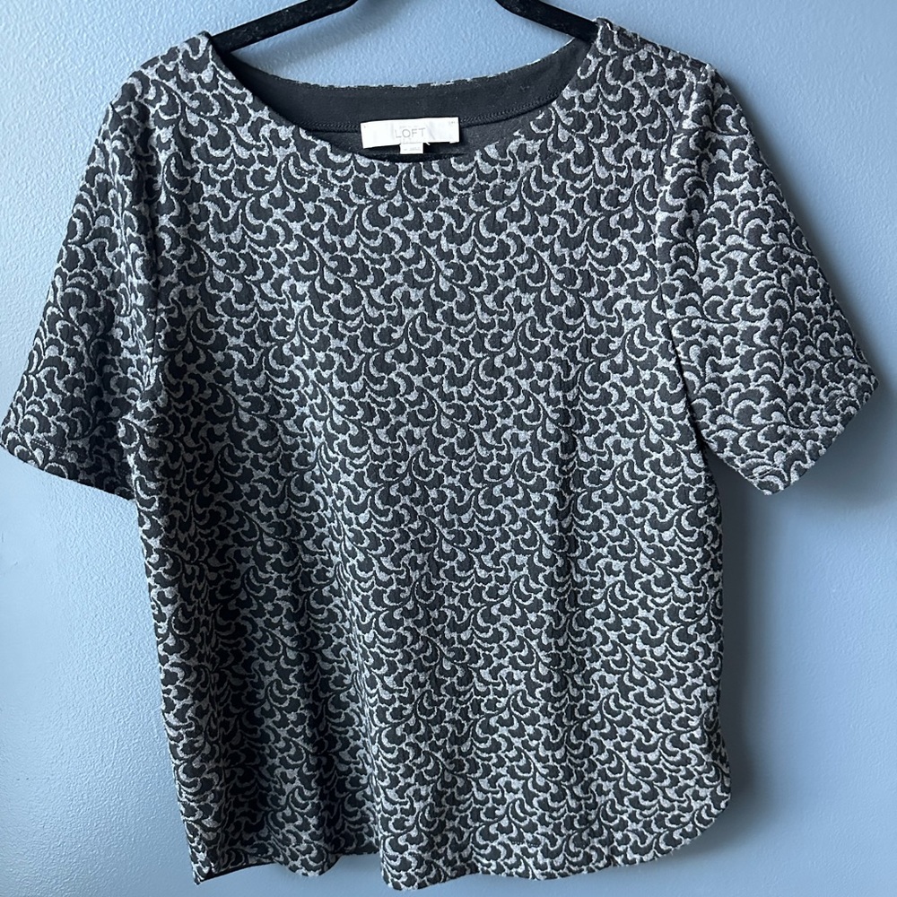 LOFT Short Sleeved Black & Gray Shirt Medium